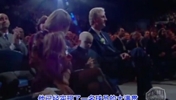 1998年伯德入选篮球名人堂名场面，现场太热烈，让伯德没机会张口